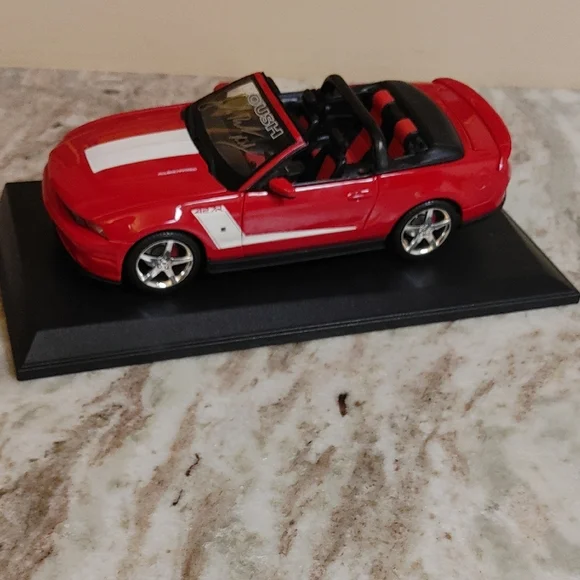 Maisto Diecast Model of 2010 Signed Roush 427R Ford Mustang Convertible - Picture 2 of 14
